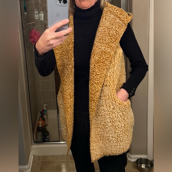 Love Tree Fleece Vest - Picture 1 of 6